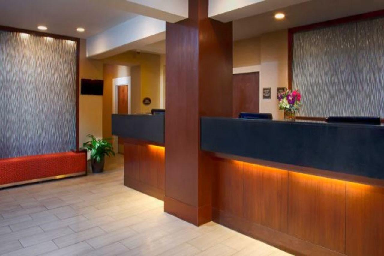 Doubletree By Hilton Norwalk Hotel Exterior photo
