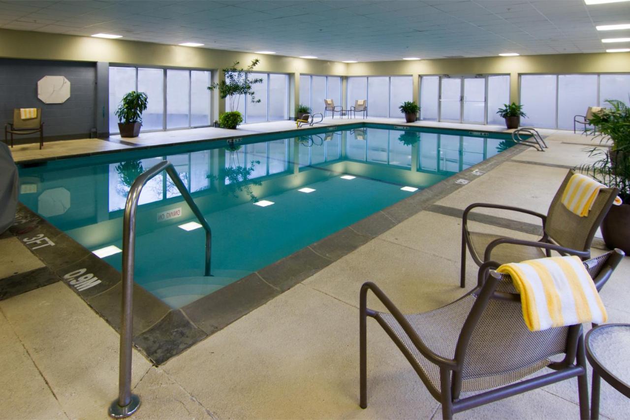 Doubletree By Hilton Norwalk Hotel Exterior photo