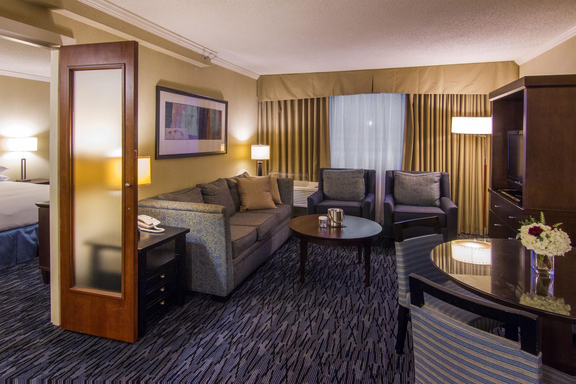 Doubletree By Hilton Norwalk Hotel Exterior photo