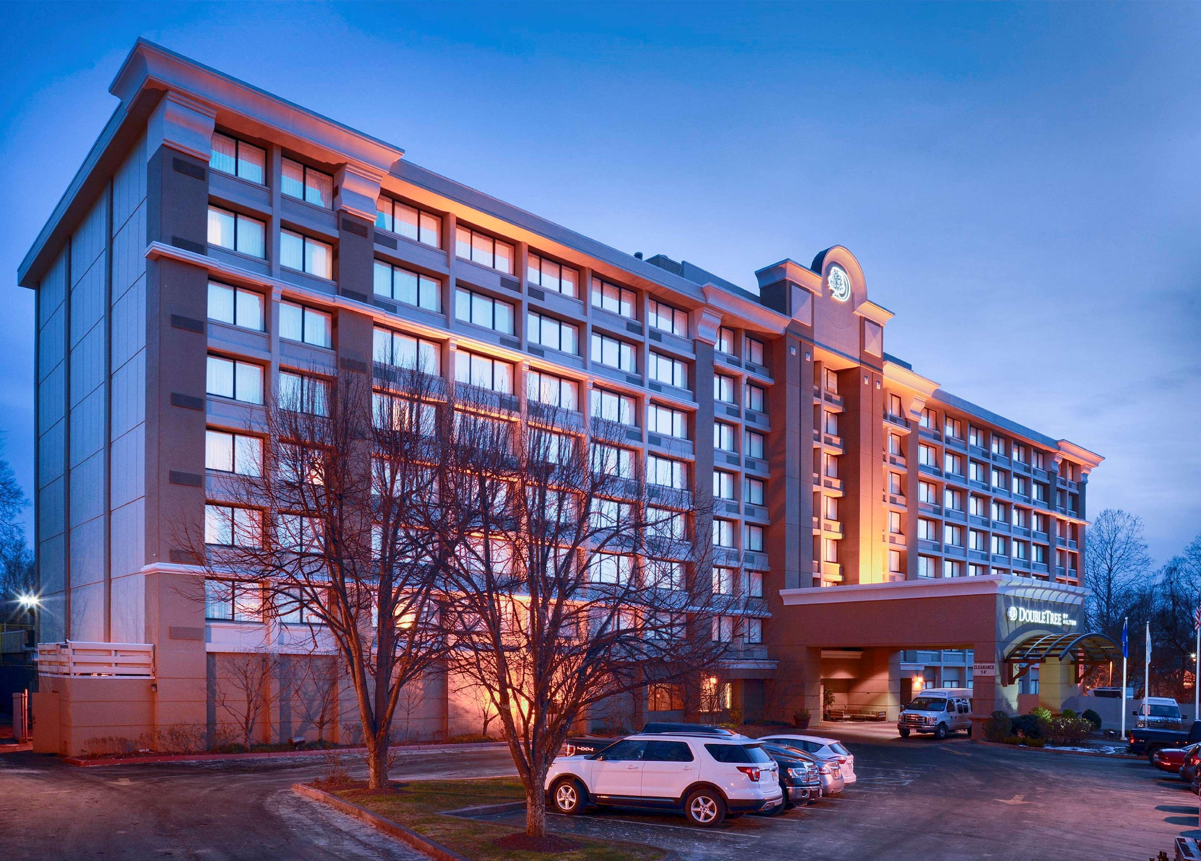 Doubletree By Hilton Norwalk Hotel Exterior photo