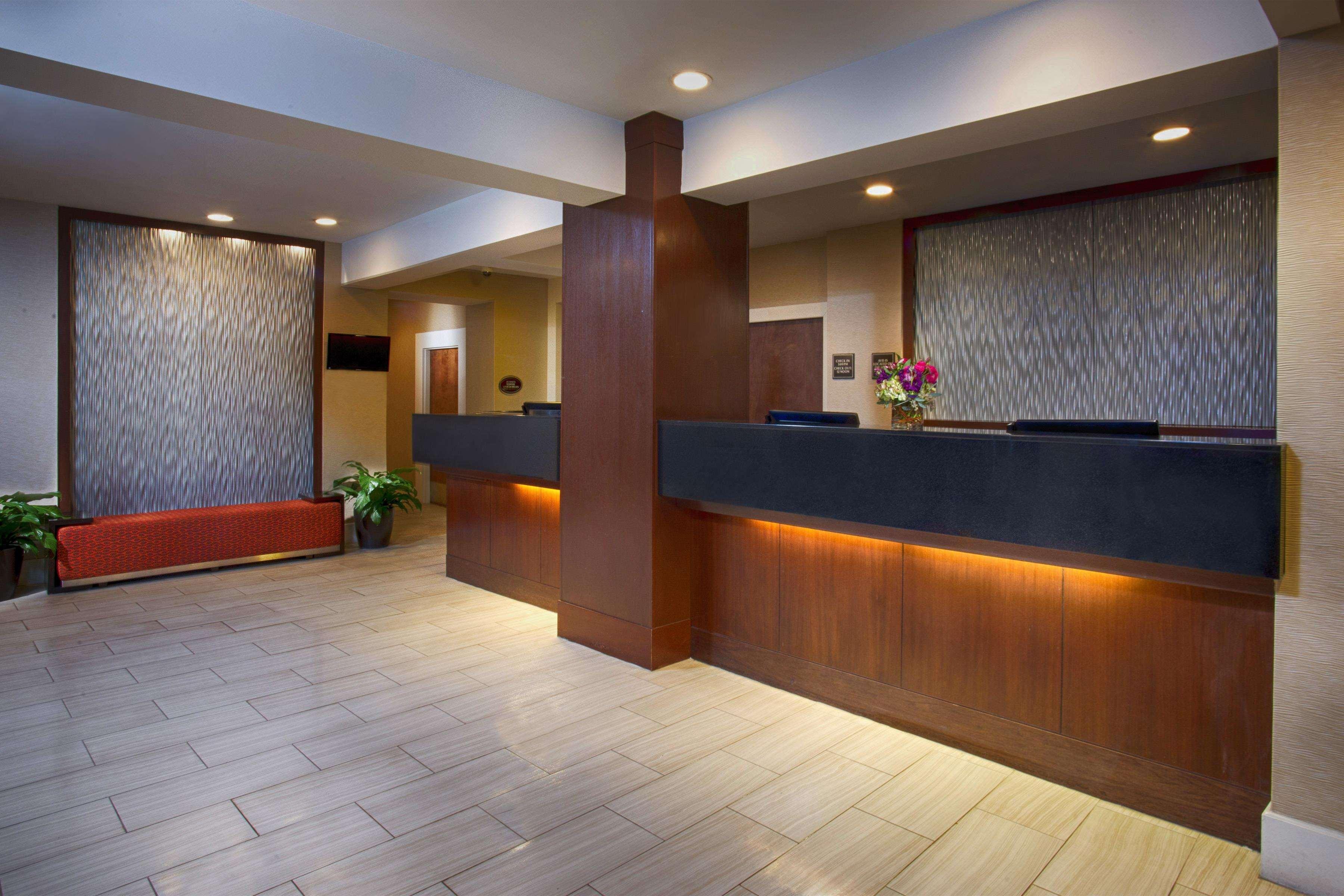 Doubletree By Hilton Norwalk Hotel Exterior photo
