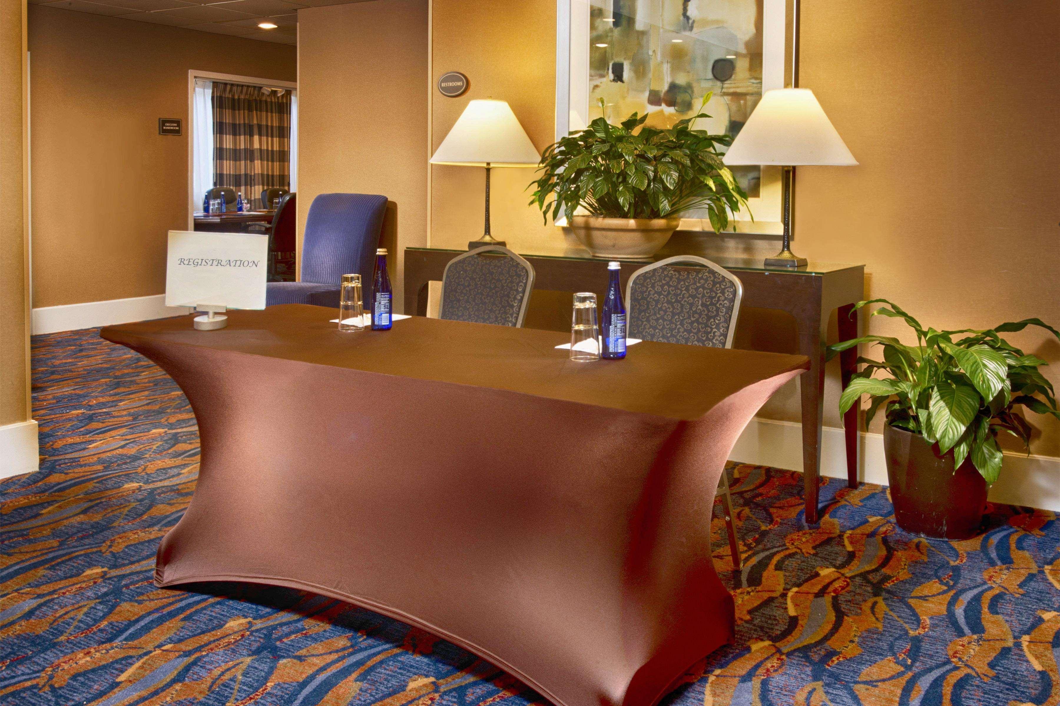Doubletree By Hilton Norwalk Hotel Exterior photo
