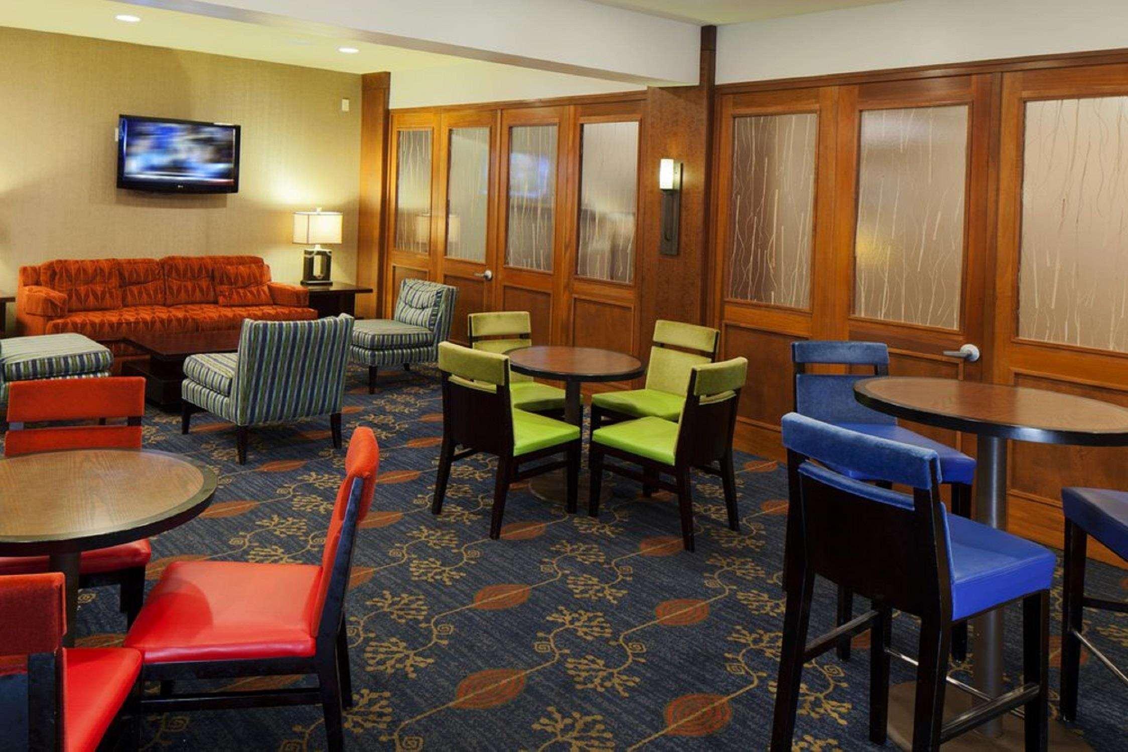 Doubletree By Hilton Norwalk Hotel Exterior photo