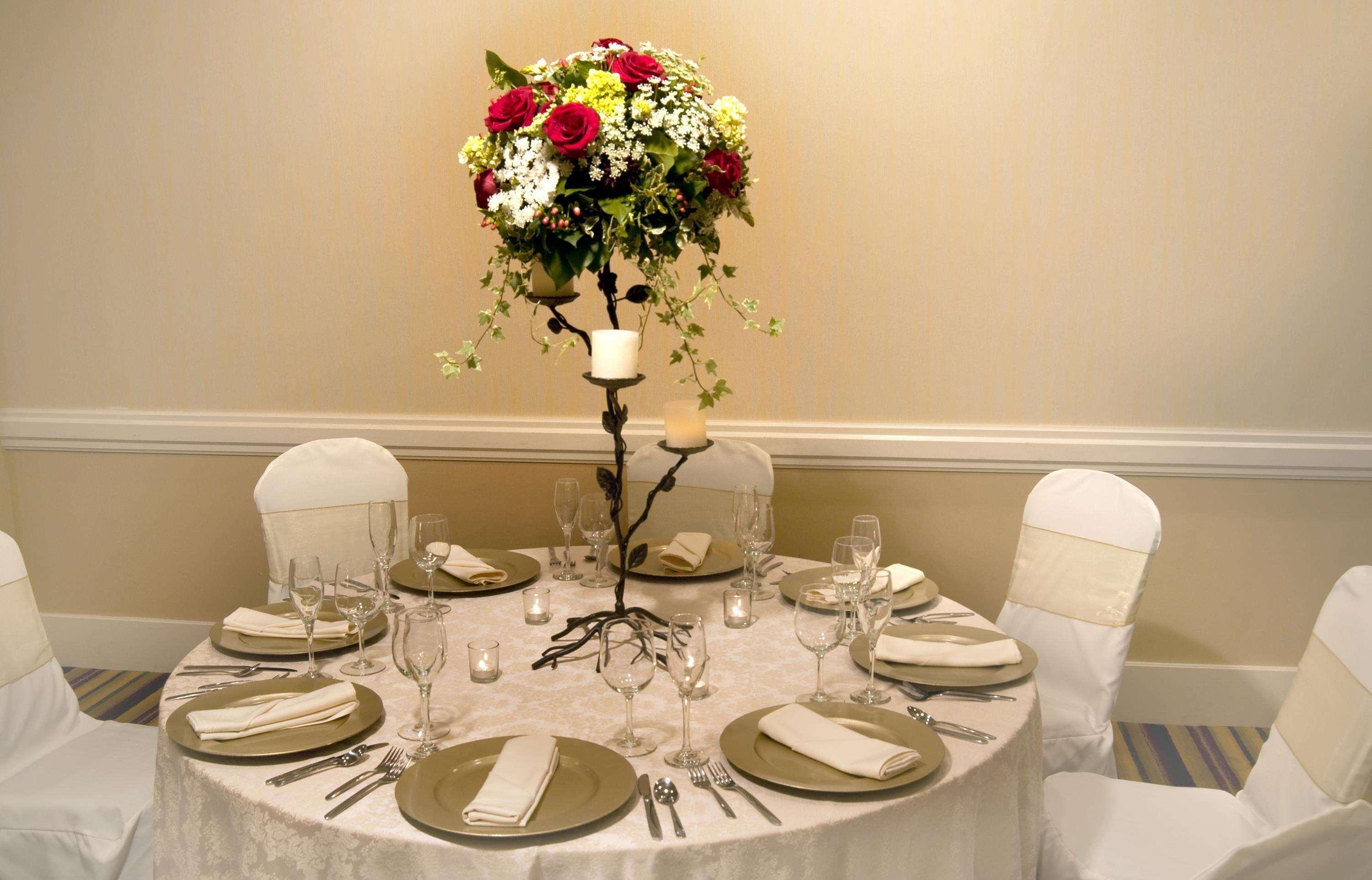 Doubletree By Hilton Norwalk Hotel Restaurant photo