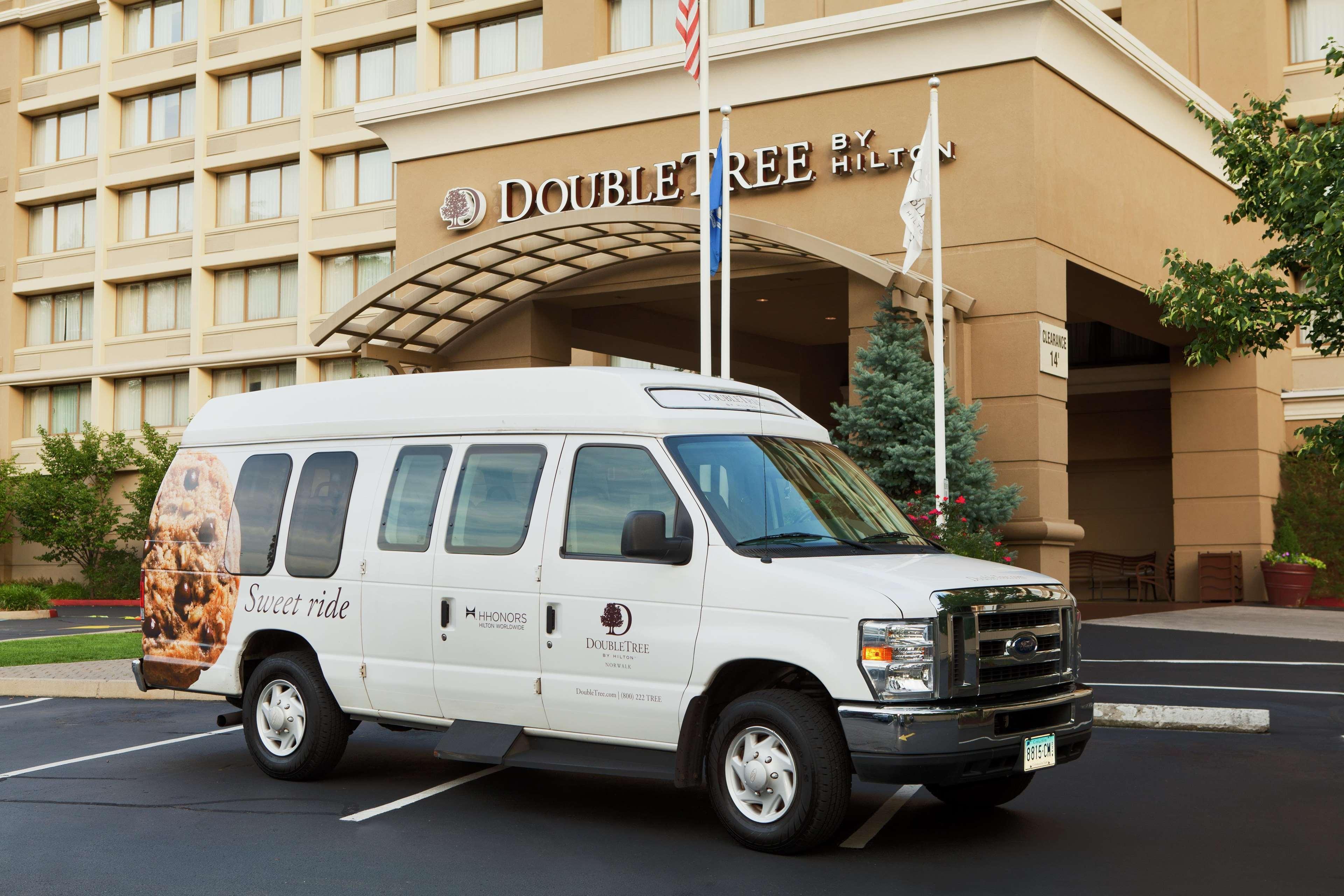 Doubletree By Hilton Norwalk Hotel Exterior photo