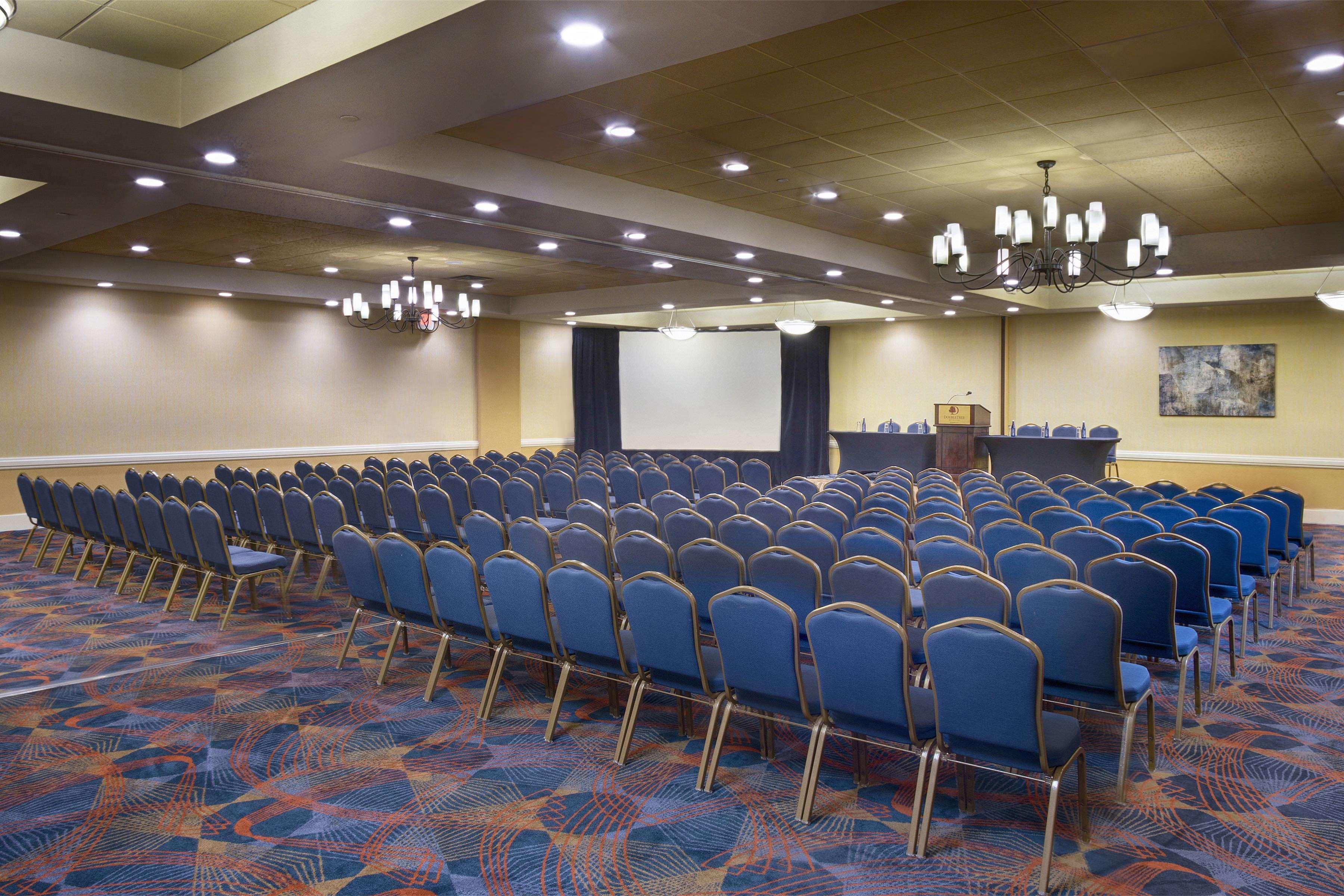 Doubletree By Hilton Norwalk Hotel Exterior photo