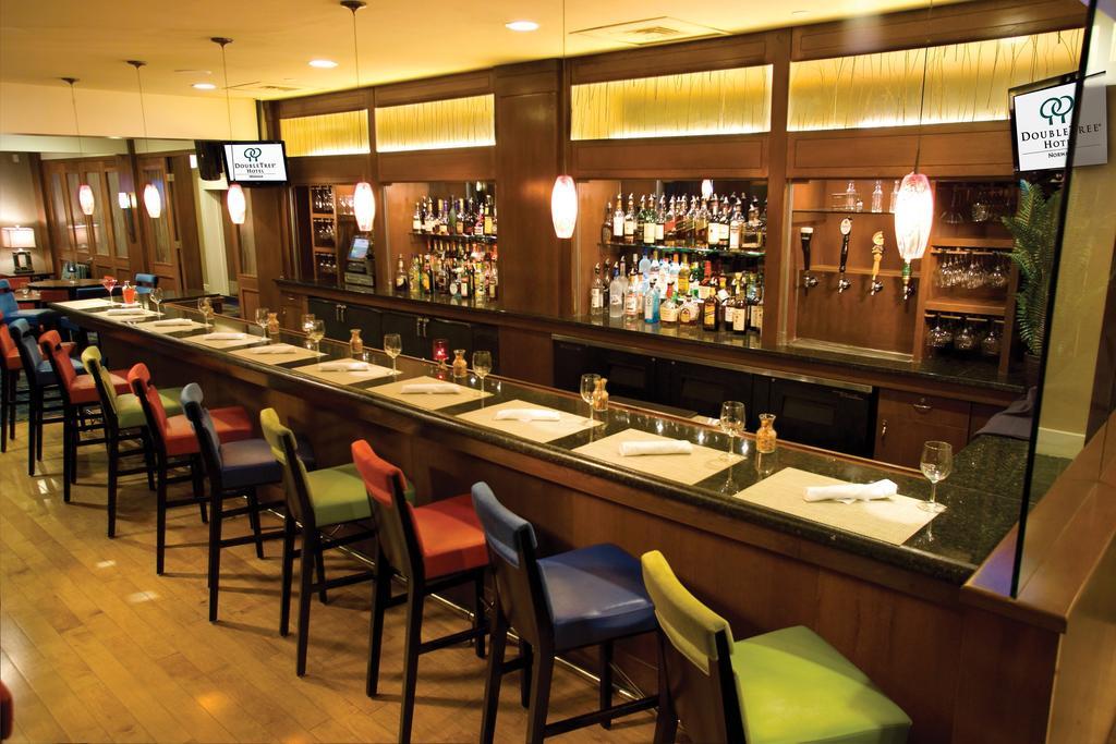 Doubletree By Hilton Norwalk Hotel Restaurant photo