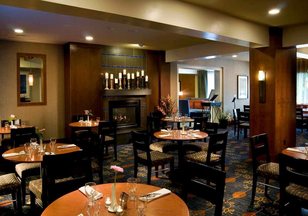 Doubletree By Hilton Norwalk Hotel Restaurant photo